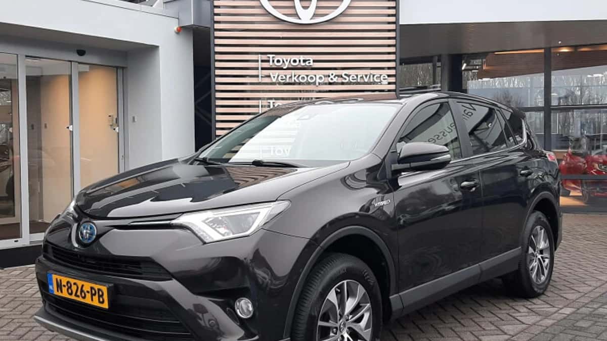 Toyota RAV4 (2017) — foto 1