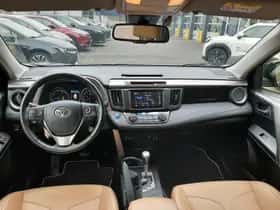 Toyota RAV4 (2017) thumbnail 38