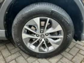 Toyota RAV4 (2017) thumbnail 41