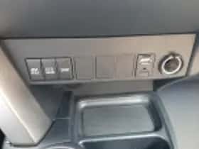 Toyota RAV4 (2017) thumbnail 64