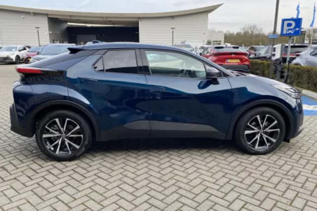 Toyota C hr (2025) thumbnail 2