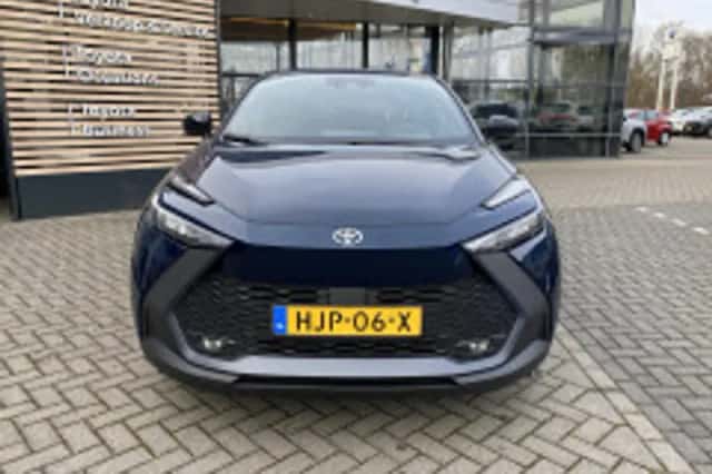 Toyota C hr (2025) thumbnail 3