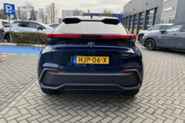 Toyota C hr (2025) thumbnail 4