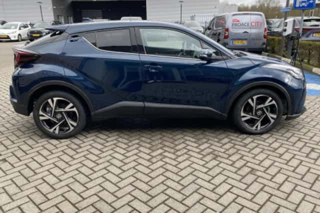 Toyota C hr (2023) thumbnail 2