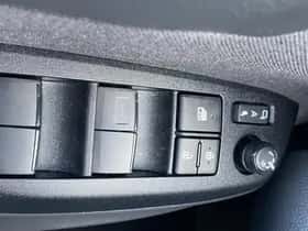 Toyota Yaris (2024) thumbnail 36
