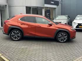 Lexus UX (2022) thumbnail 2