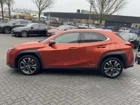 Lexus UX (2022) thumbnail 12