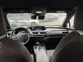 Lexus UX (2022) thumbnail 34