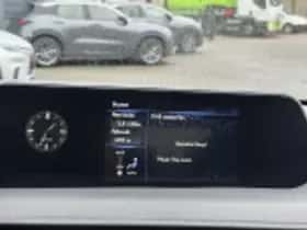 Lexus UX (2022) thumbnail 61