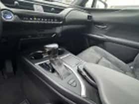Lexus UX (2022) thumbnail 63