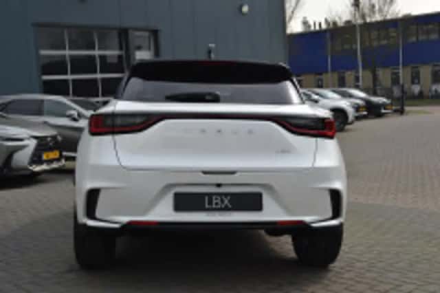 Lexus LBX (2026) thumbnail 4