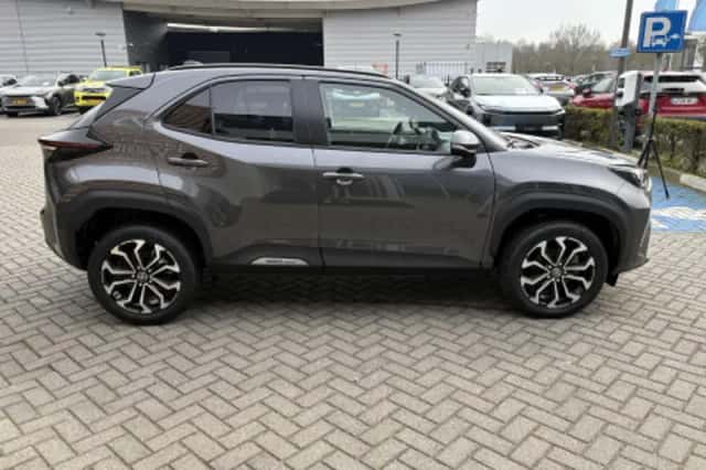 Toyota Yaris Cross (2025) thumbnail 2