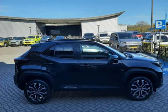 Toyota Yaris Cross (2025) thumbnail 2