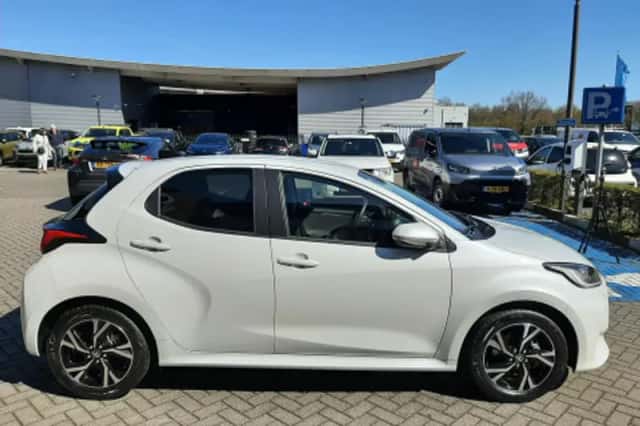 Toyota Yaris (2025) thumbnail 2