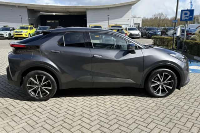 Toyota C hr (2025) thumbnail 2