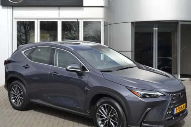 Lexus NX (2023) thumbnail 1