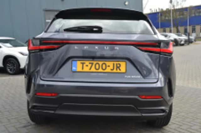 Lexus NX (2023) thumbnail 4
