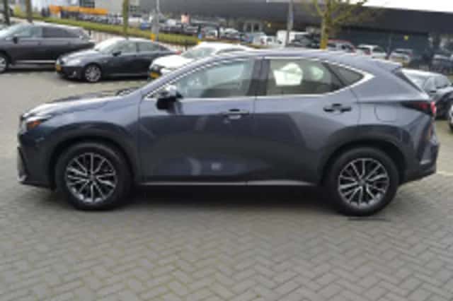 Lexus NX (2023) thumbnail 6