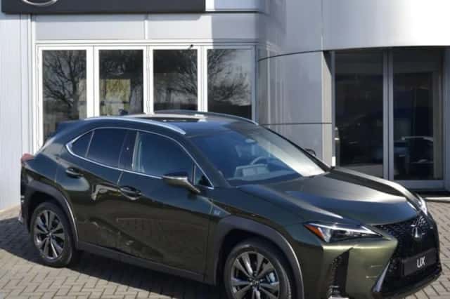 Lexus UX (2026) thumbnail 1
