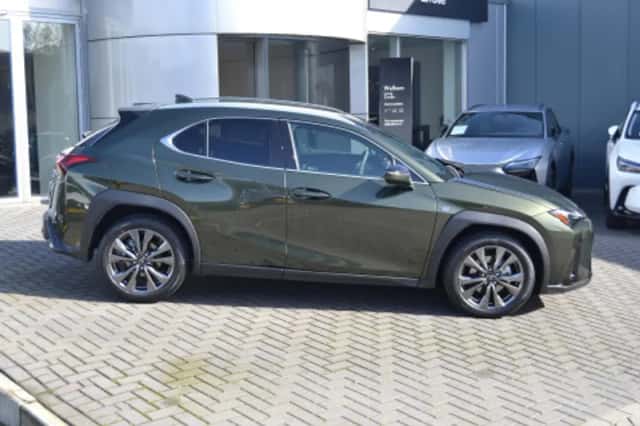Lexus UX (2026) thumbnail 2