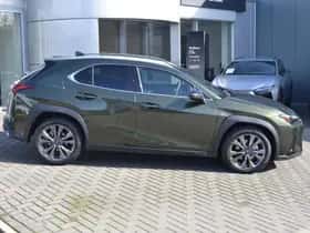 Lexus UX (2026) thumbnail 2
