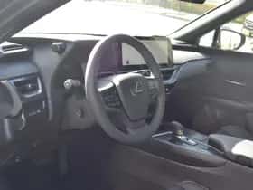 Lexus UX (2026) thumbnail 18
