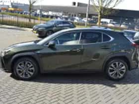 Lexus UX (2026) thumbnail 6