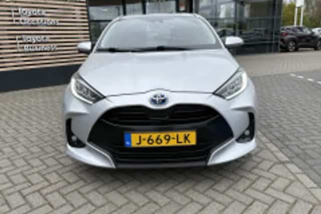 Toyota Yaris (2020) thumbnail 3