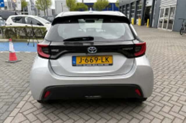 Toyota Yaris (2020) thumbnail 5
