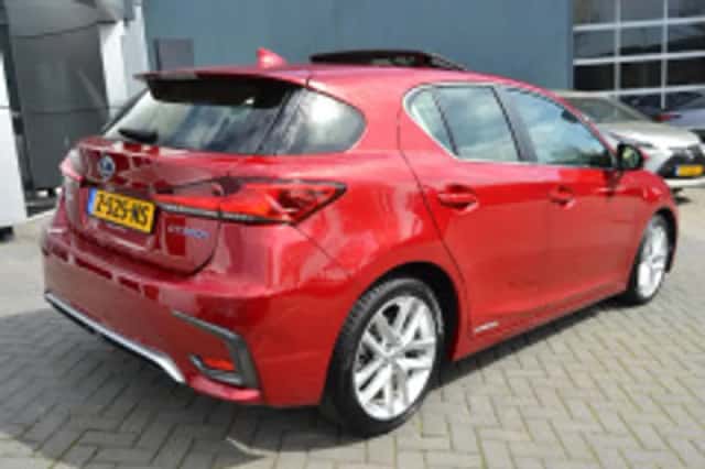 Lexus CT (2018) thumbnail 3