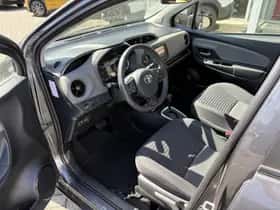 Toyota Yaris (2019) thumbnail 15