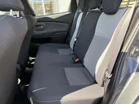 Toyota Yaris (2019) thumbnail 17
