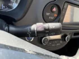 Toyota Yaris (2019) thumbnail 61
