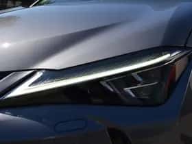 Lexus UX (2020) thumbnail 17