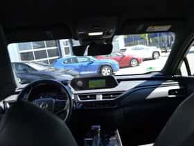 Lexus UX (2020) thumbnail 37