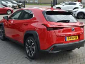 Lexus UX (2020) thumbnail 5