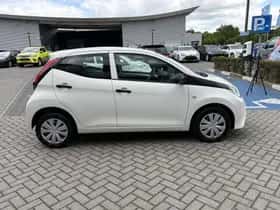 Toyota Aygo (2021) thumbnail 2