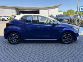 Toyota Yaris (2021) thumbnail 2