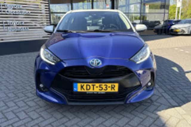 Toyota Yaris (2021) thumbnail 3
