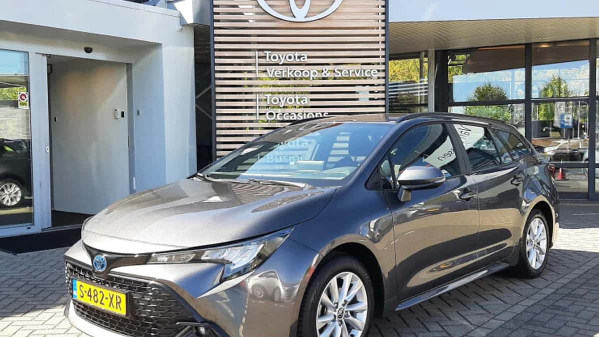 Toyota Corolla (2023) — foto 1