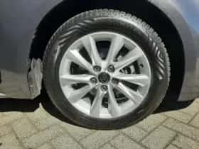 Toyota Corolla (2023) thumbnail 3