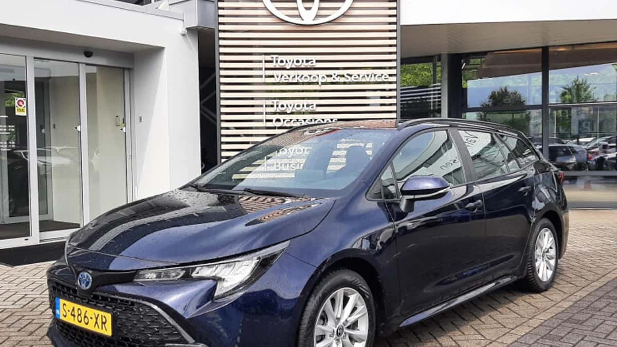 Toyota Corolla (2023) — foto 1