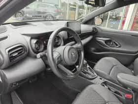 Toyota Yaris (2022) thumbnail 2