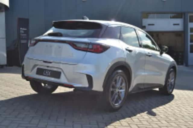 Lexus LBX (2025) thumbnail 3