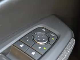 Lexus LBX (2025) thumbnail 30