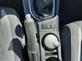 Toyota Auris (2016) thumbnail 32