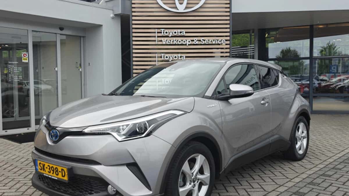 Toyota C hr (2018) — foto 1