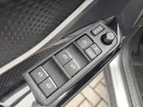 Toyota C hr (2018) thumbnail 17