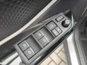 Toyota C hr (2018) thumbnail 49