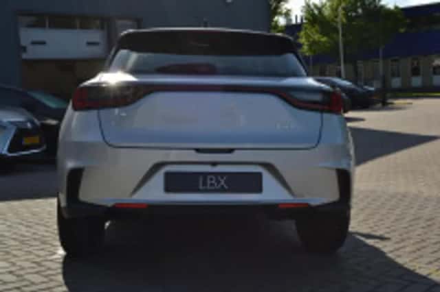 Lexus LBX (2025) thumbnail 4